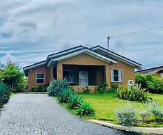 Jhadano Villa 3BR Pool Shuttle 3 Mins to Beach