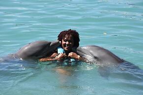 Jhadano Villa 3BR Pool Shuttle 3 Mins to Beach