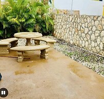 Jhadano Villa 3BR Pool Shuttle 3 Mins to Beach
