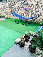 Jhadano Villa 3BR Pool Shuttle 3 Mins to Beach