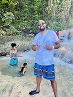 Jhadano Villa 3BR Pool Shuttle 3 Mins to Beach