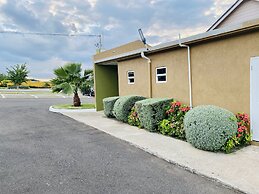 Jhadano Villa 3BR Pool Shuttle 3 Mins to Beach