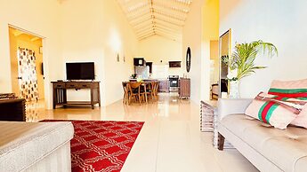 Jhadano Villa 3BR Pool Shuttle 3 Mins to Beach