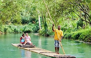 Jhadano Villa 3BR Pool Shuttle 3 Mins to Beach