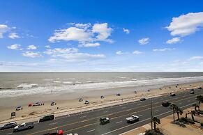 By the Sea Resort 808-seaside Retreat