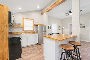 Uptown Cottage Manor