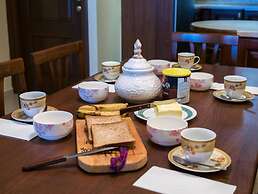 George's Poet Maisonette