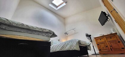 Deepcut Lodge Bed and Breakfast Self Service