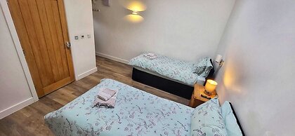 Deepcut Lodge Bed and Breakfast Self Service