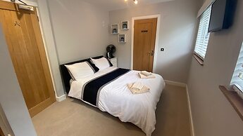 Deepcut Lodge Bed and Breakfast Self Service