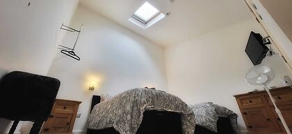Deepcut Lodge Bed and Breakfast Self Service