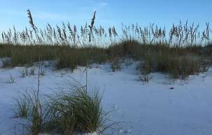 113 El Matador 1 Bedroom Condo by RedAwning