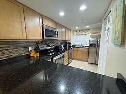 113 El Matador 1 Bedroom Condo by RedAwning