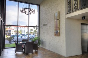 456 El Matador 2 Bedroom Condo by RedAwning