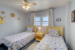 456 El Matador 2 Bedroom Condo by RedAwning