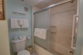 464 El Matador 1 Bedroom Condo by RedAwning