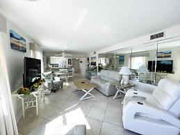 449 El Matador 2 Bedroom Condo by RedAwning