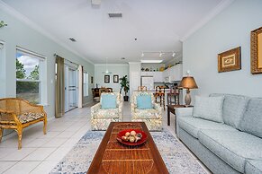 Romar Lakes 103e 2 Bedroom Condo