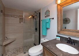 Island Winds East by Brett/robinson Vacations