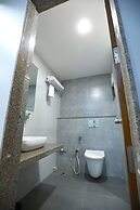 Hotel The Grand Ladhukara