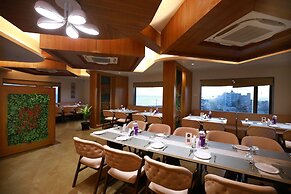 Hotel The Grand Ladhukara