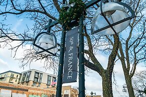 East Harriet Gallery