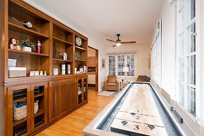 East Harriet Gallery