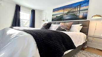 East Harriet Gallery