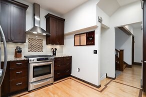 East Harriet Gallery