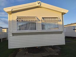 3 Bed, Sleeps 8 Caravan, California Cliffs Park