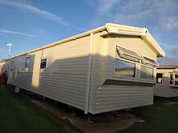 3 Bed, Sleeps 8 Caravan, California Cliffs Park