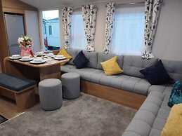 3 Bed, Sleeps 8 Caravan, California Cliffs Park