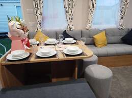 3 Bed, Sleeps 8 Caravan, California Cliffs Park