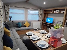 3 Bed, Sleeps 8 Caravan, California Cliffs Park