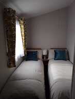 3 Bed, Sleeps 8 Caravan, California Cliffs Park