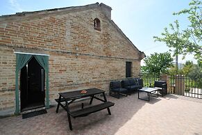 Charming 2-bed Apartment in Petritoli
