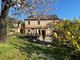Charming 2-bed Apartment in Petritoli