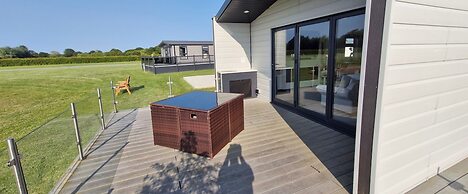 Waterside Lodge - Dog Friendly, Sutton on Sea