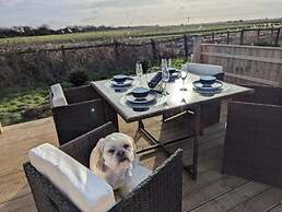 Waterside Lodge - Dog Friendly, Sutton on Sea