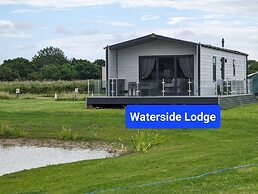 Waterside Lodge - Dog Friendly, Sutton on Sea