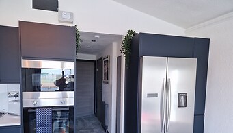 Waterside Lodge - Dog Friendly, Sutton on Sea