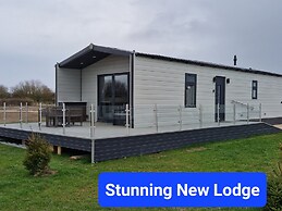 Waterside Lodge - Dog Friendly, Sutton on Sea