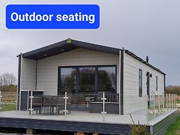 Waterside Lodge - Dog Friendly, Sutton on Sea