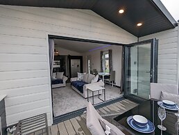 Waterside Lodge - Dog Friendly, Sutton on Sea