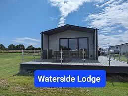 Waterside Lodge - Dog Friendly, Sutton on Sea