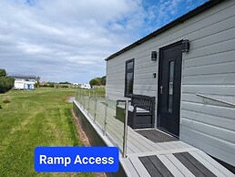 Waterside Lodge - Dog Friendly, Sutton on Sea