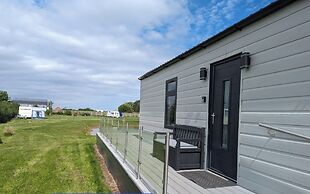 Waterside Lodge - Dog Friendly, Sutton on Sea