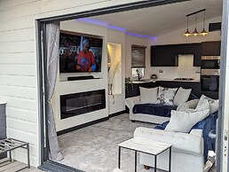 Waterside Lodge - Dog Friendly, Sutton on Sea