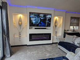 Waterside Lodge - Dog Friendly, Sutton on Sea