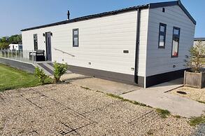 Waterside Lodge - Dog Friendly, Sutton on Sea